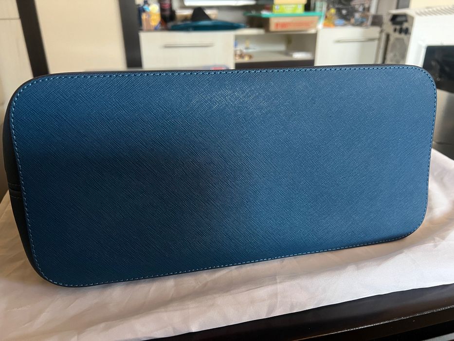 Кожена чанта Michael Kors Jet set shopping синя