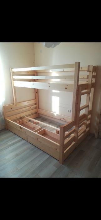 Продавам легла и друго вътрешно обзавеждане