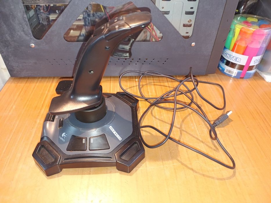 Joystick logitec attack 3