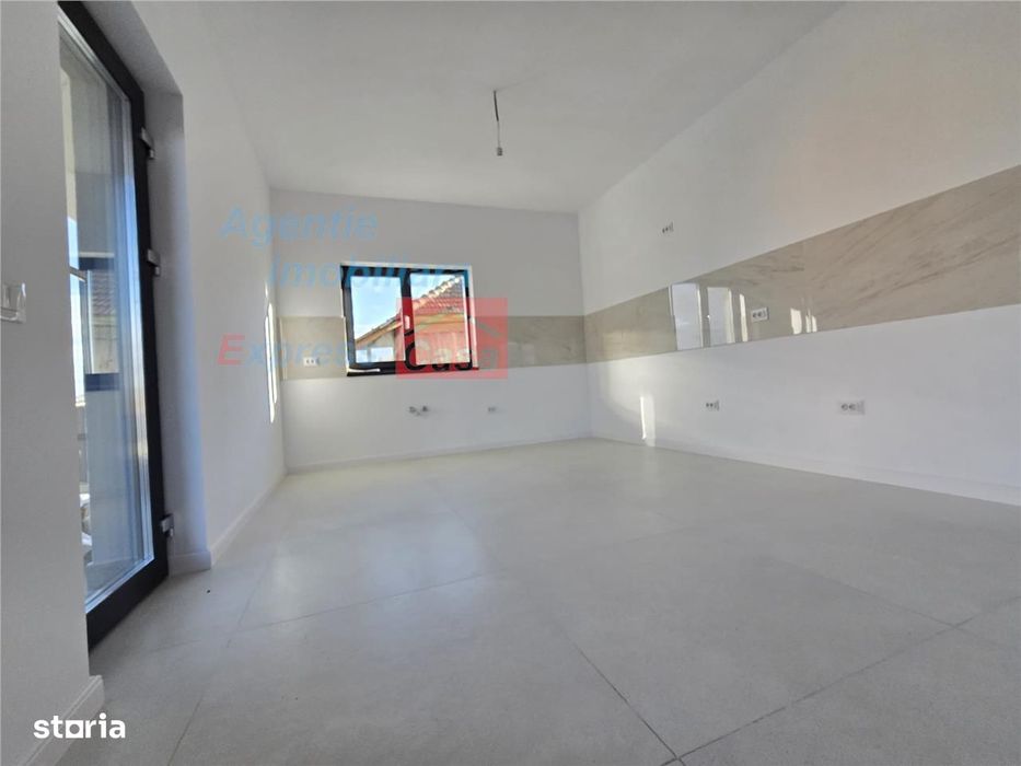 Casa de vanzare! 4 camere, 2 bai, 650 mp teren, statie RATP. Iesire Le