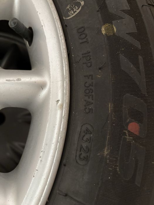 Шины с дисками на мерс в отличном состоянии