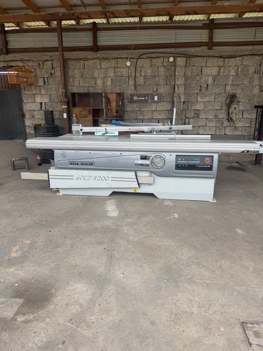 Продам распиловочный станок, форматно раскроечный.