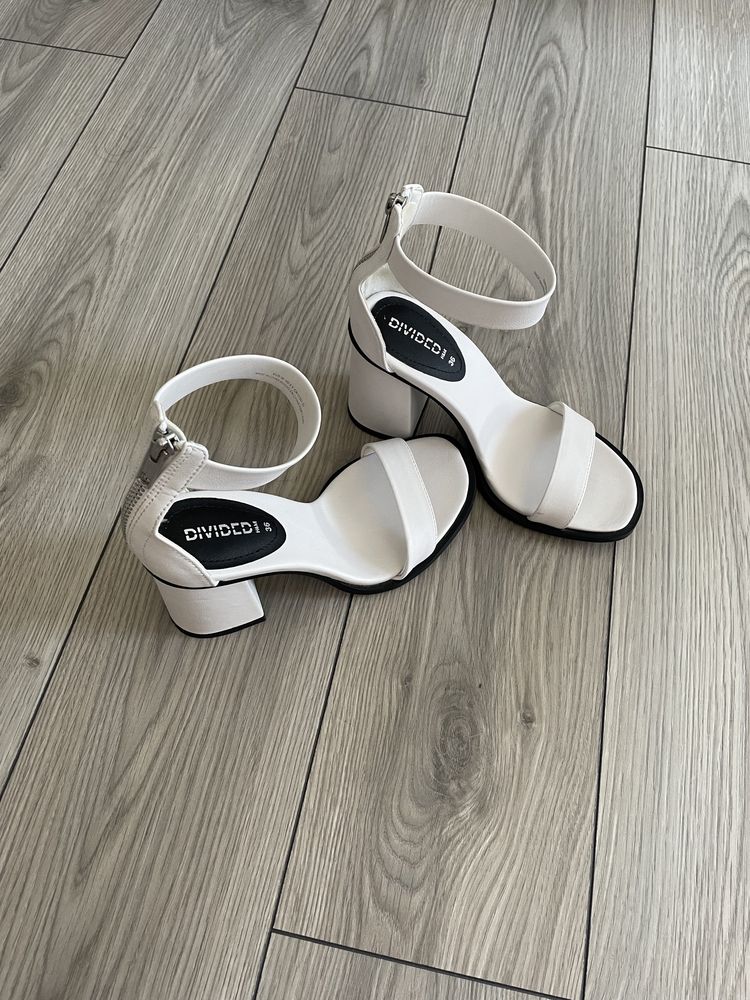 Sandale albe HM 36