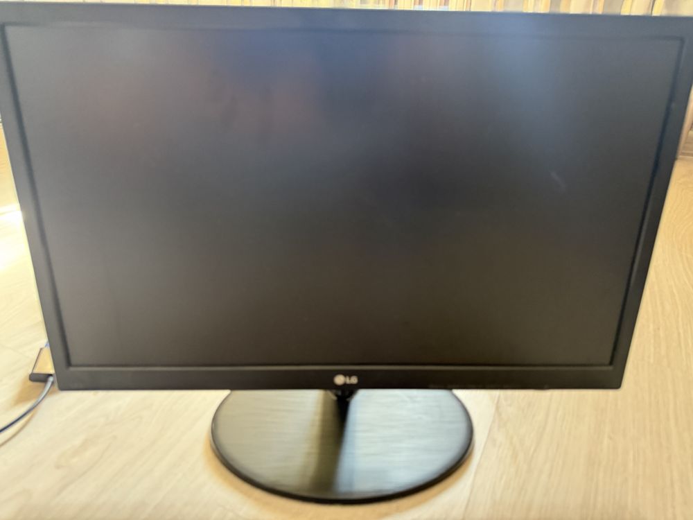 Монитор LG 24.