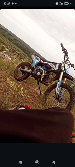 Vând sau schimb moto cross nou de 125 detalii la tel