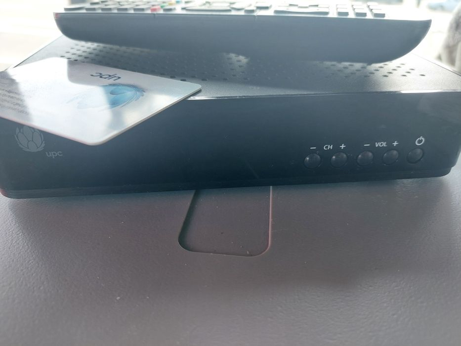 Antena parabolica + televizor + receiver cu cartela r