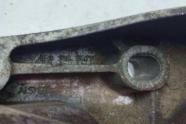 Suport bara stabilizatoare dreapta 4F0199352N 2.0 tdi Audi A6 4F/C6  [din 2004 pana  2008] seria