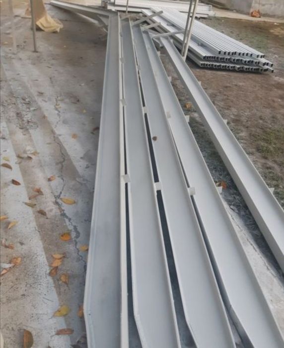 Vând 3ferme metalice la 7m și 6stalpi din ipe 140 hala 7x10