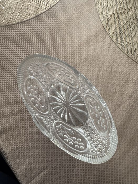 Хрустальные вазы.