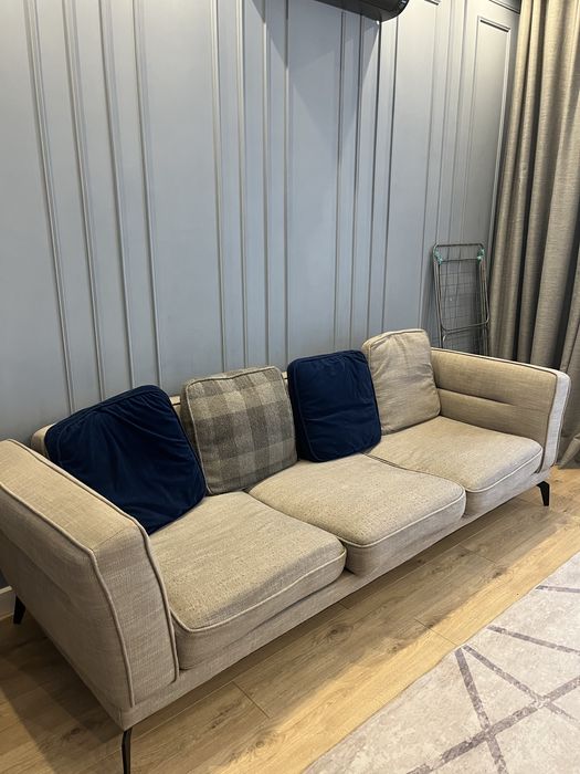 Современный диван и кресло в отличном состоянии