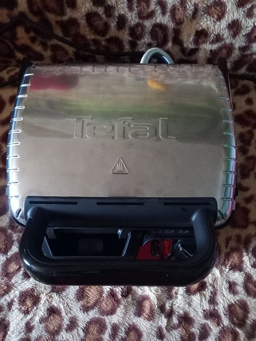 Vând grătar electric