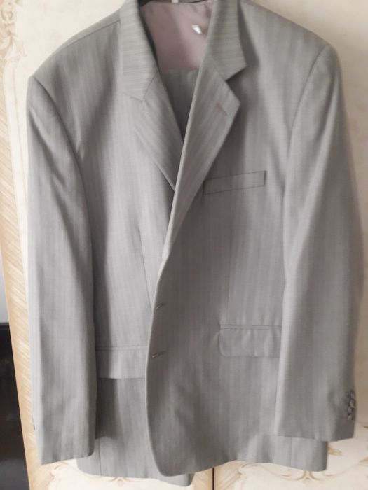 Vand costum barbatesc marimea 58 culoare verzui spre grii
