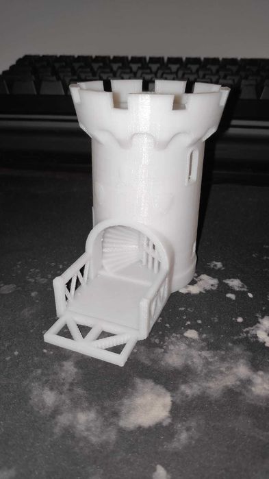 Dice tower, figurine Dungeons & Dragons (Elf, Dwarf, Human, etc)