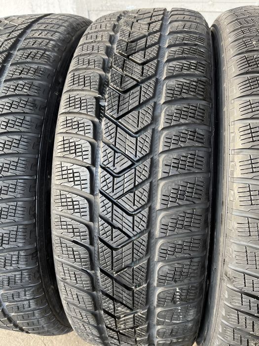 4 бр. зимни гуми 235/65/19 Pirelli DOT 2715 6 mm
