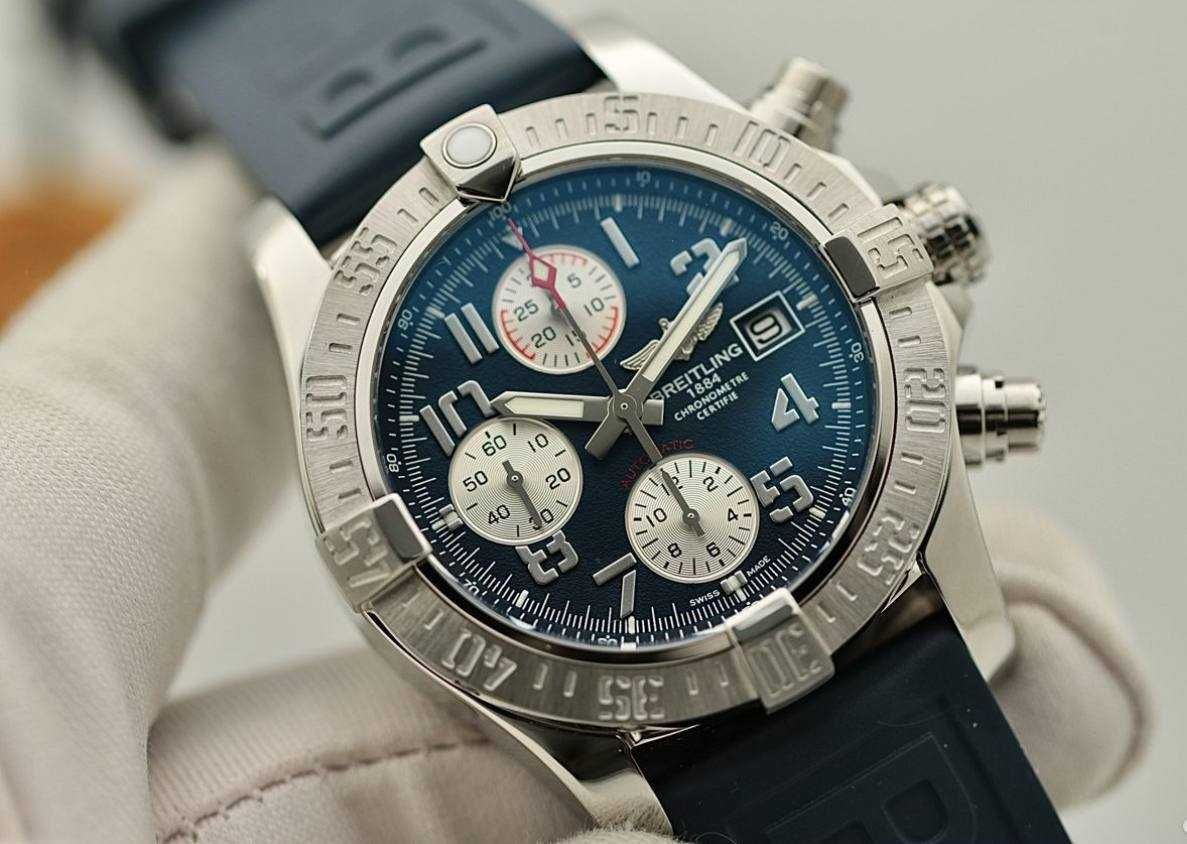 Breitling Avenger II Chronograph STEEL AUTOMATIC MEN'S WATCH A13381