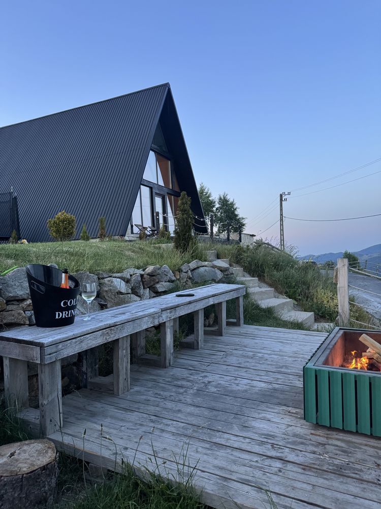 Inchiriere cabana Dom Cabin a-frame cu jacuzzi