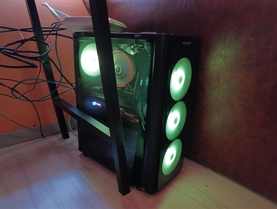 Devanzare gamer pc , GTX1070ti ,RYZEN5 4500 ,16 GB RAM,