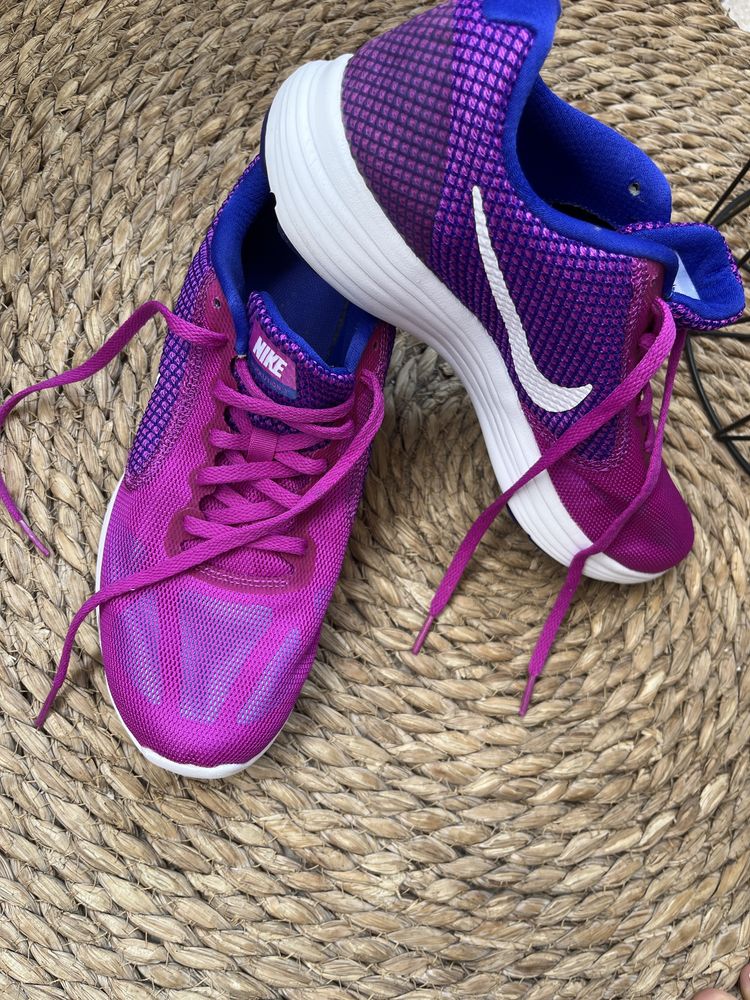 Маратонки Nike, използвани, изключително запазени! Размер 40,5; 26 см