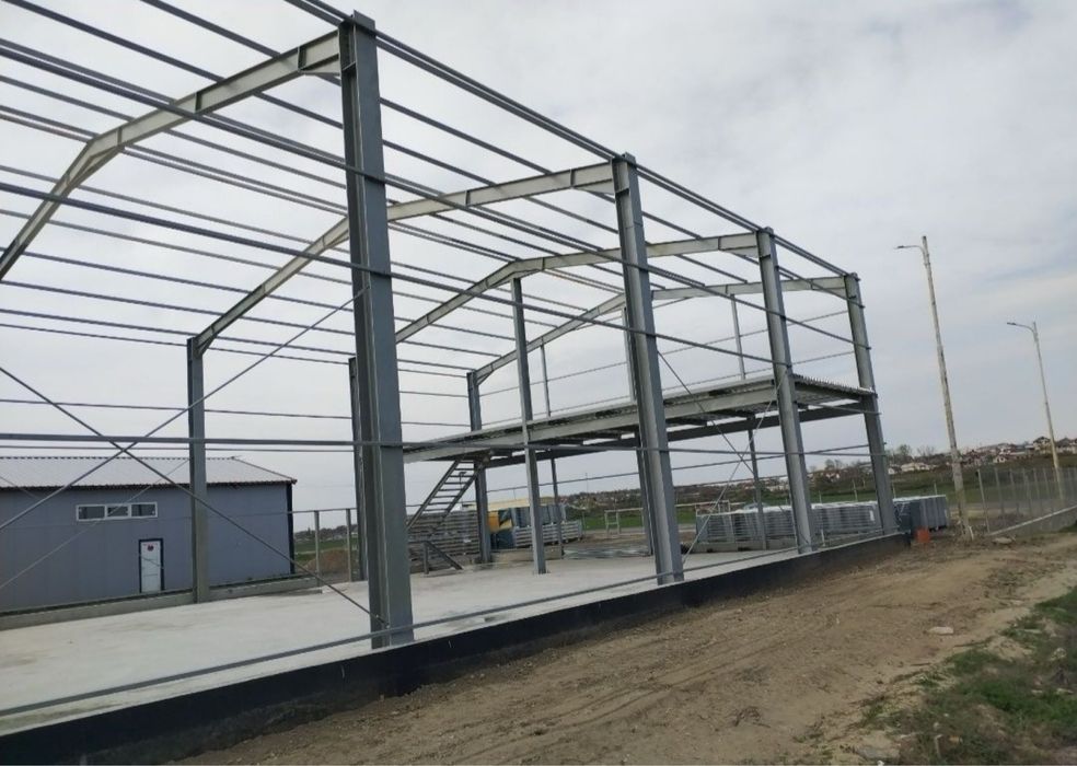 Vând structura metalica