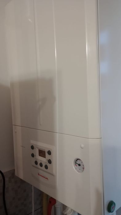 Instalator autorizat montaj și reparații centrale .