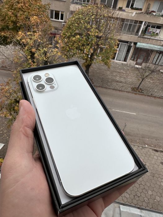 iPhone 12 Pro 256GB White 86% батерия  Много добро състояние.