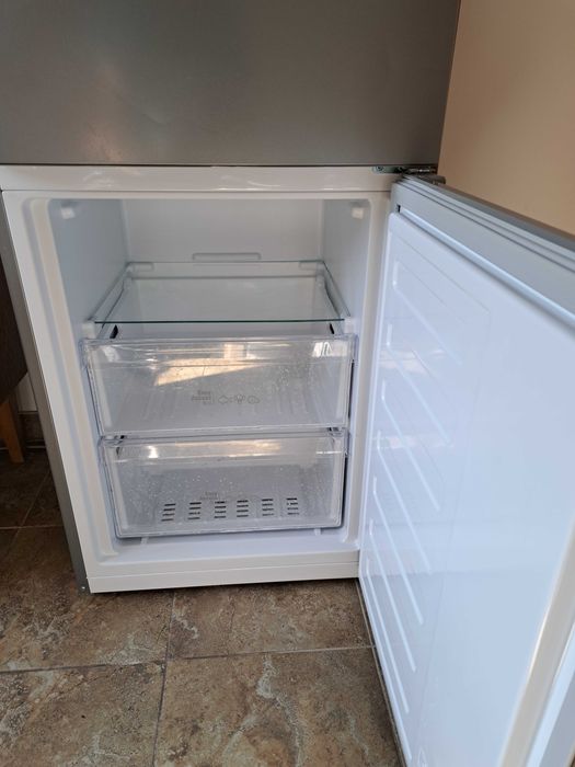 Vând combină frigorifică Arctic (în garanție)