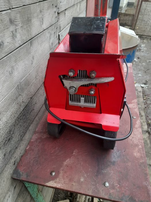 Vând despicător de lemne