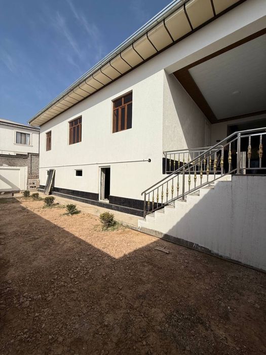 Уч кахрамон. Ховли сотилади 3 сотик 5 хона.