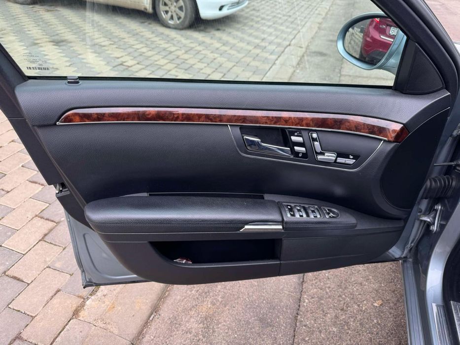 Mercedes-Benz s class w221