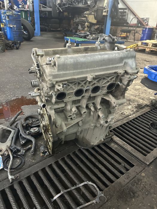 Продам двигатель на тойоту ярис ( каролла)