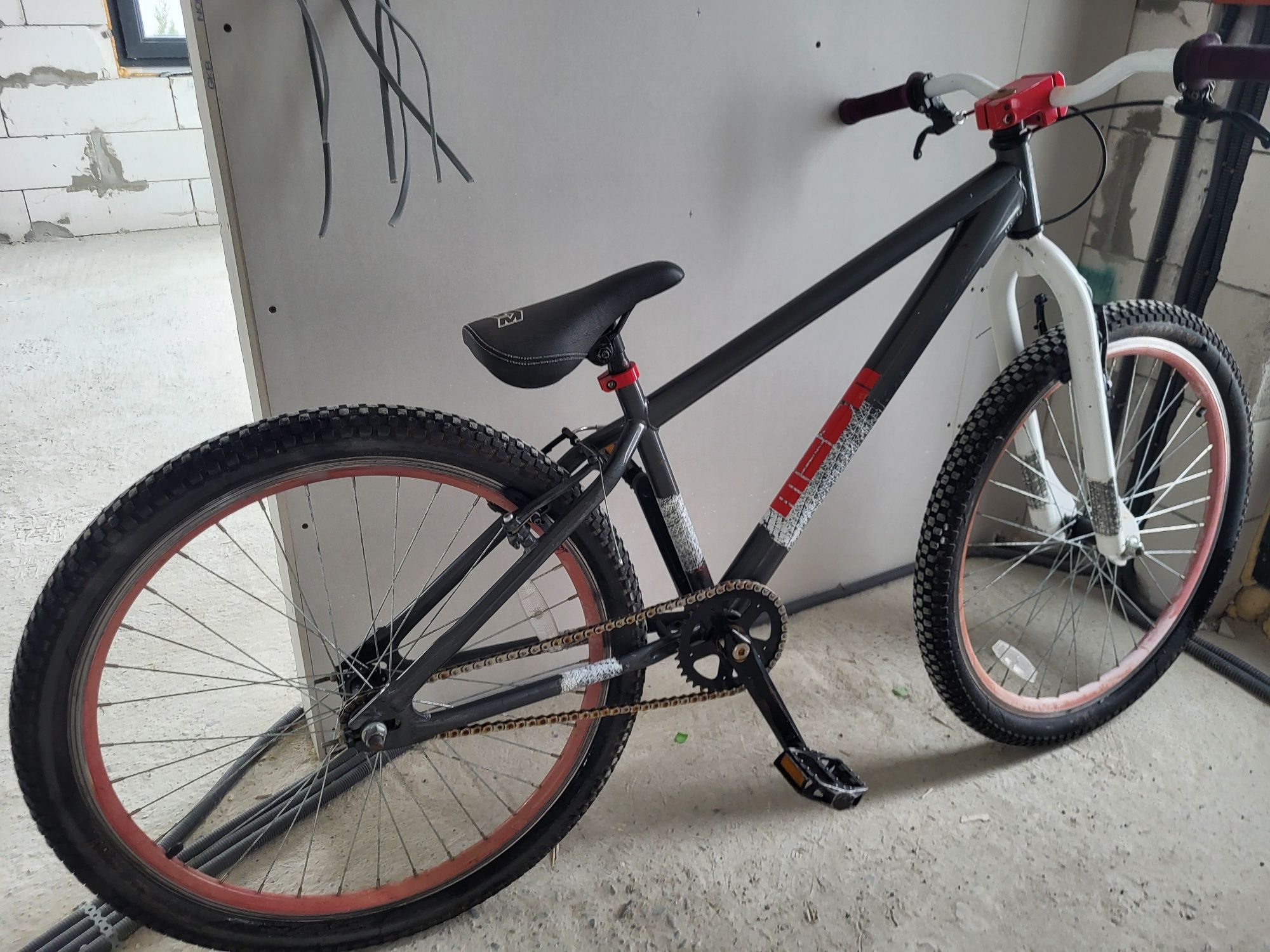 Vând Bicicleta BMX  adusa din uk