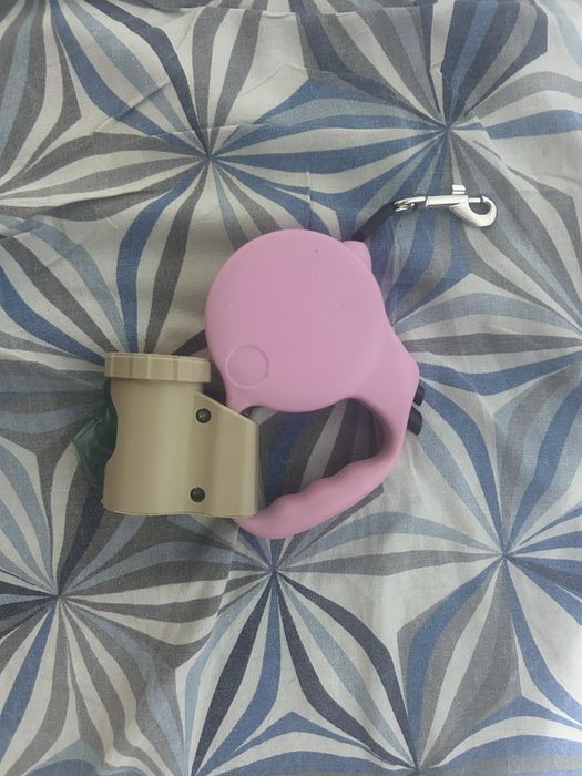 подавам кутийка за чувалчета за куче