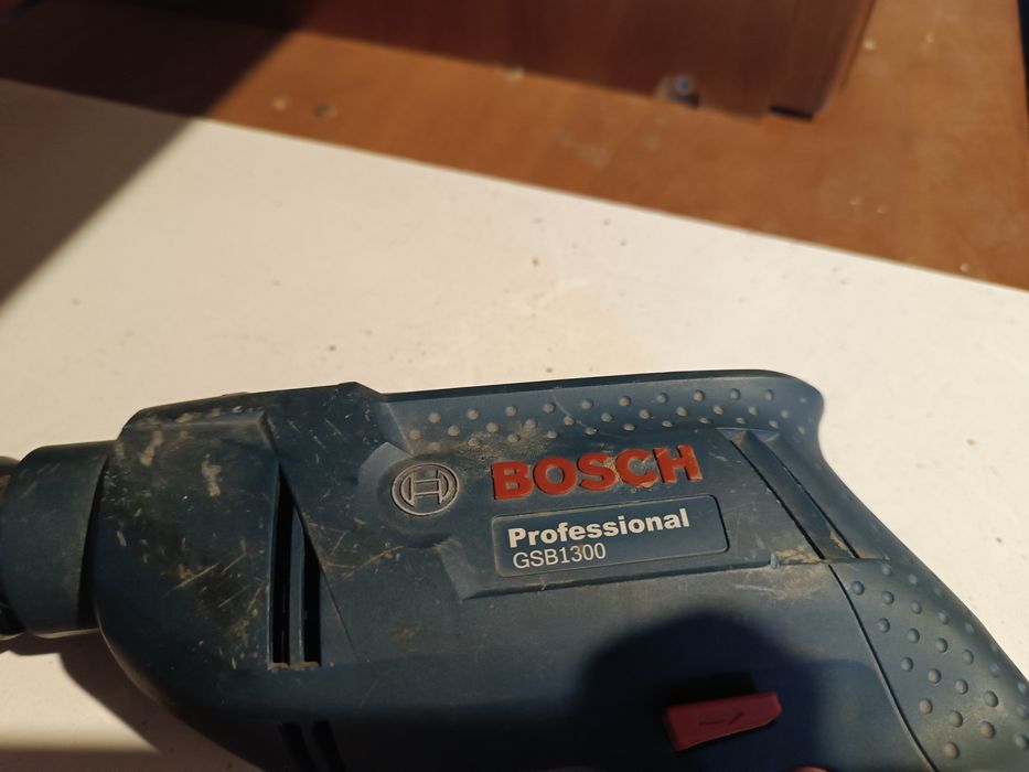 Două mașini de găurit