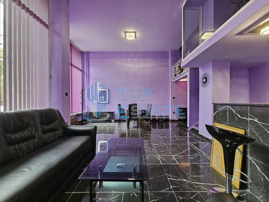 Ремонтирано тухлено жилище със самостоятелен вход в широкия център на