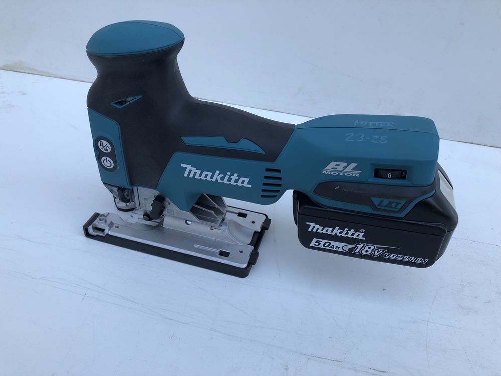 Ferastrau Pendular pe Baterie Makita DJV 181