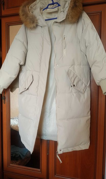 Пуховик цвета айвори