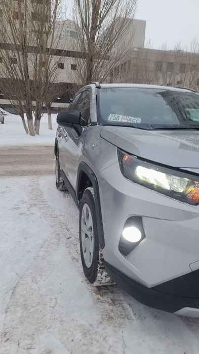 Продам TOYOTA RAV4 2021