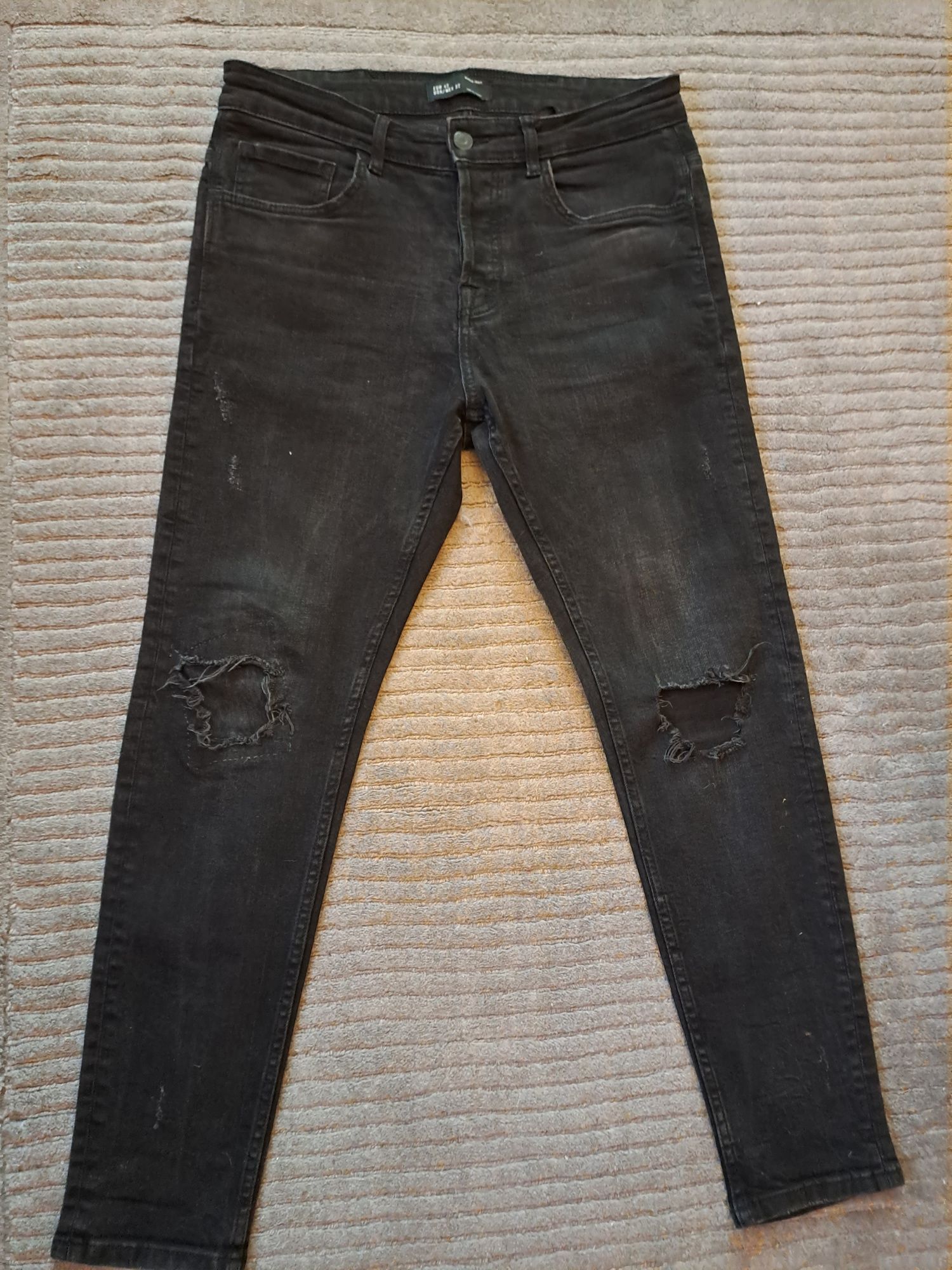 Blugi Zara skinny fit cu rupturi marimea , 40 si 42