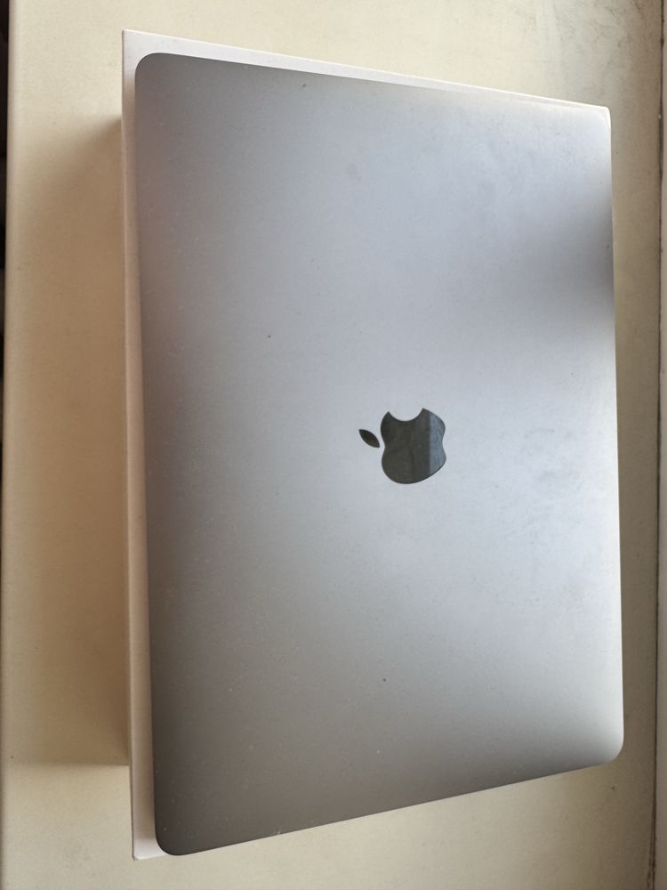 Macbook Air M1. Акум: 100%