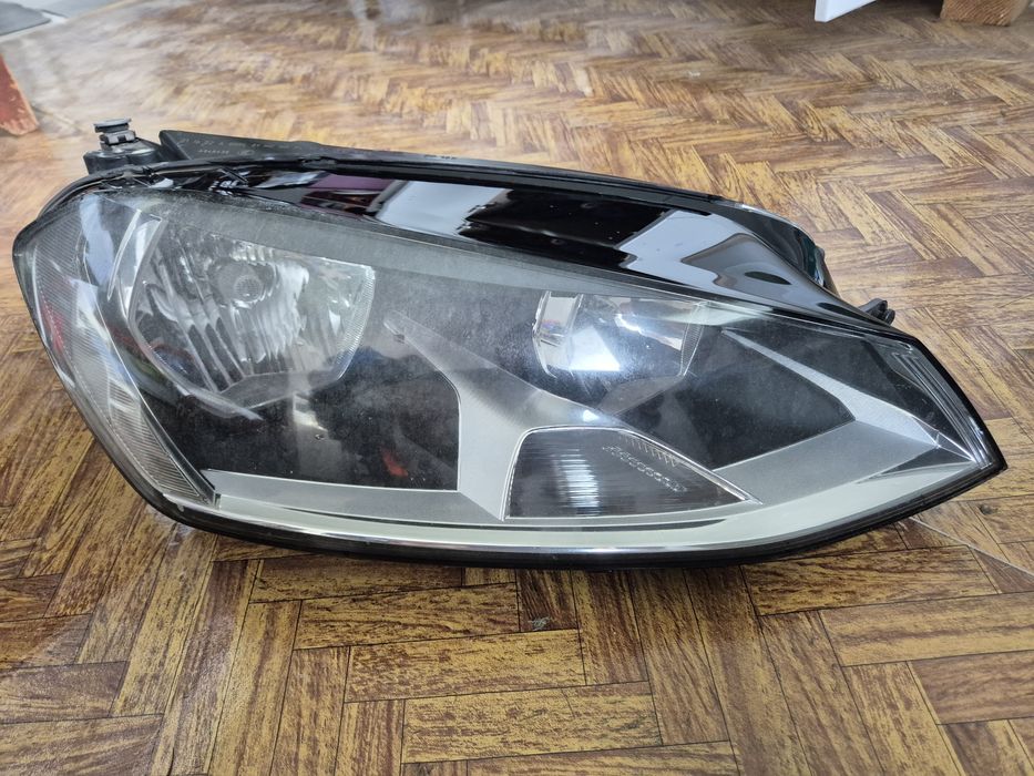 Vând faruri VALEO originale, cu Halogen pentru Golf 7