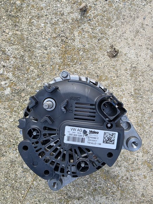 Vând alternator nou original  Valeo cod 05E903026K