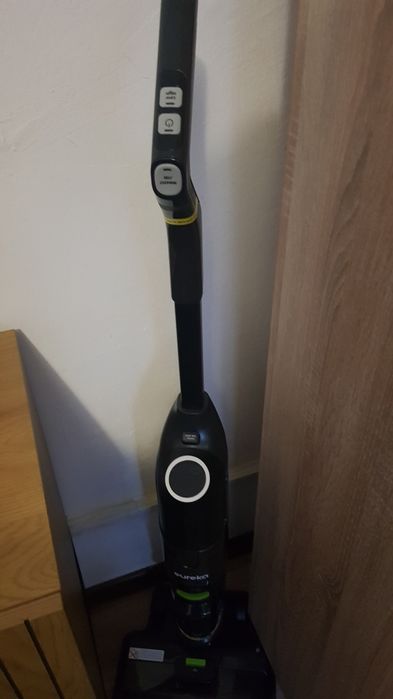 Продавам прахосмукачка с водно почистване