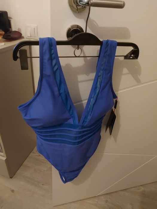 Costumde baie intreg