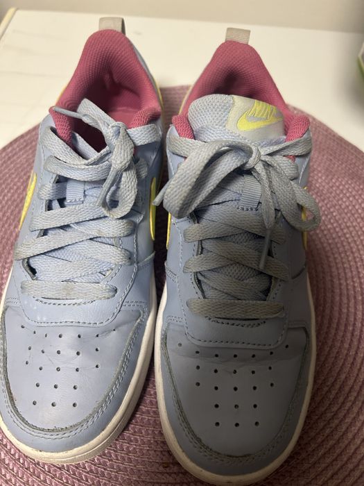 Adidasi nike stare buna ,nu sunt rupti