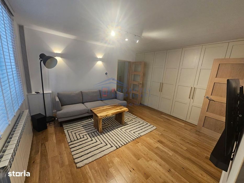 Apartament cu 3 camere, Renovat, Centru, i3c-616
