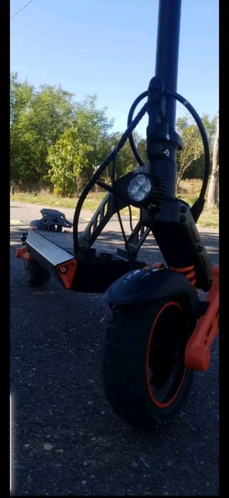 Vând trotineta electrica!
