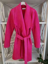 Преходно розово палто