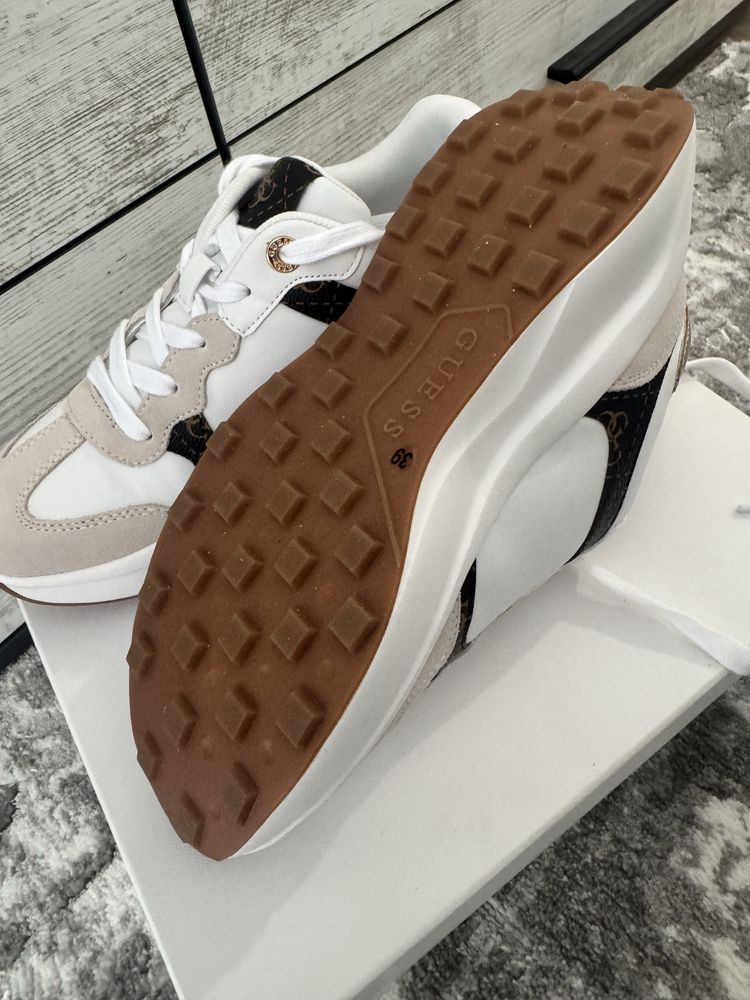 Обувки Guess