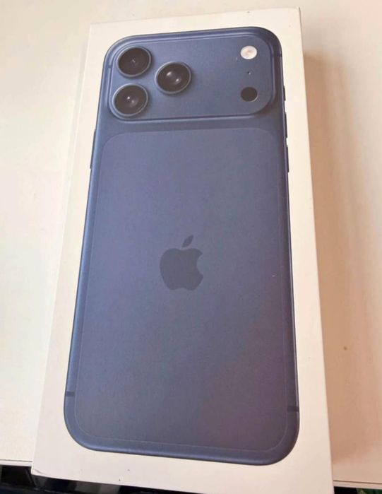 iPhone 17 pro max bule