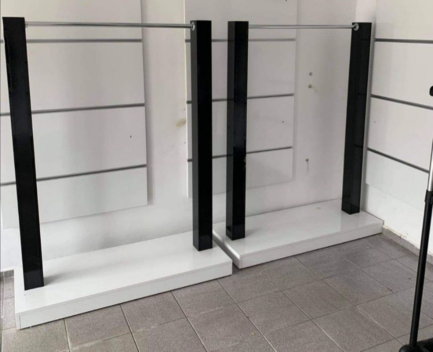 Стойки/стилажи за магазин за дрехи